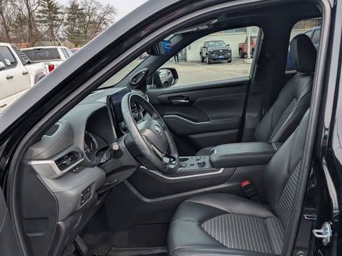 Used 2023 Toyota Highlander XSE image 13
