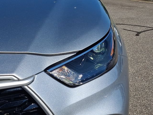 Used 2024 Toyota Highlander XLE FWD image 9