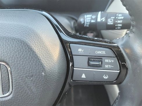 Used 2024 Honda HR-V EX-L image 16