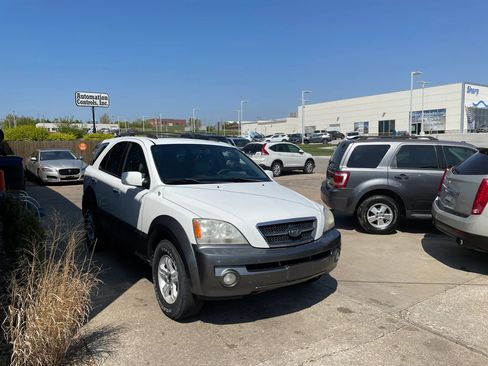 Used 2005 Kia Sorento EX image 4