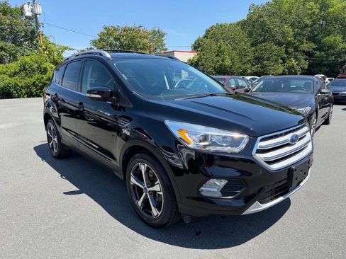 Used 2018 Ford Escape Titanium w/ Ford Safe & Smart Package AWD/4WD image 3