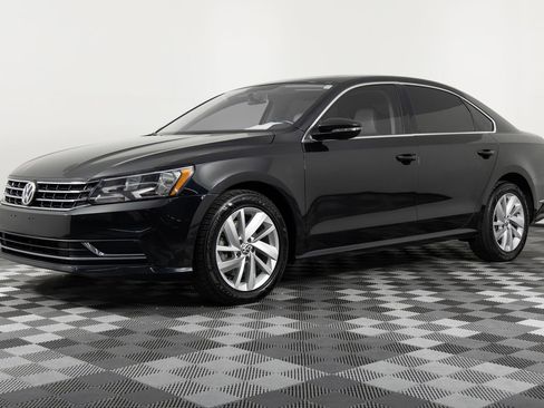 Used 2018 Volkswagen Passat 2.0T SE image 1