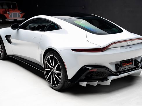 Used 2019 Aston Martin V8 Vantage Coupe RWD image 23