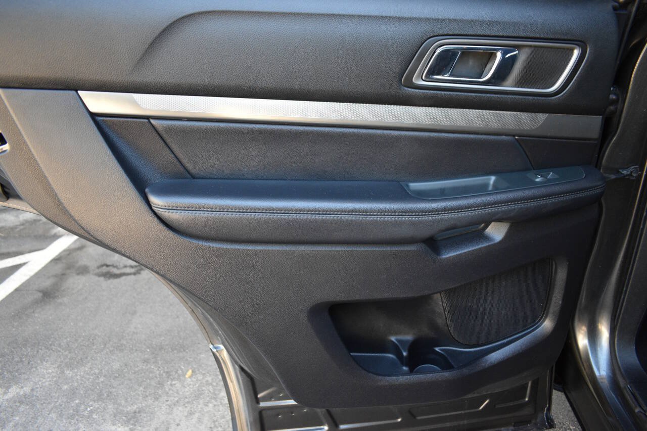 Used 2019 Ford Explorer XLT FWD image 14