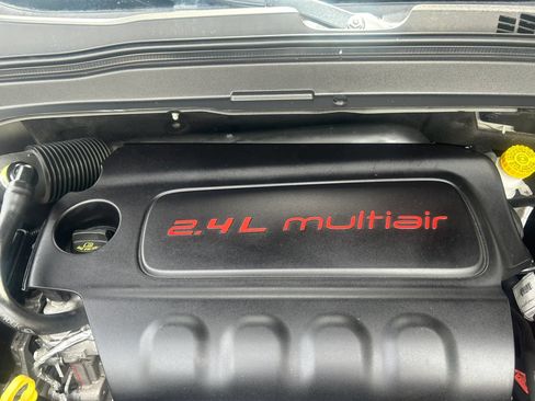 Used 2017 Jeep Renegade Latitude AWD/4WD image 25