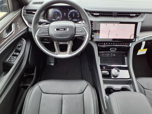 New 2026 Jeep Grand Cherokee Limited AWD/4WD image 2