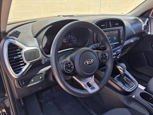 Used 2020 Kia Soul LX FWD image 12