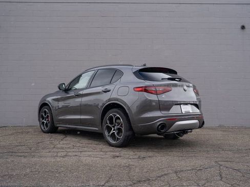 Used 2023 Alfa Romeo Stelvio Ti AWD/4WD image 3