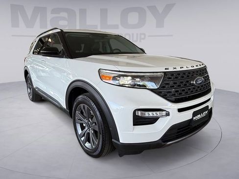 Used 2022 Ford Explorer XLT w/ Equipment Group 202A image 7