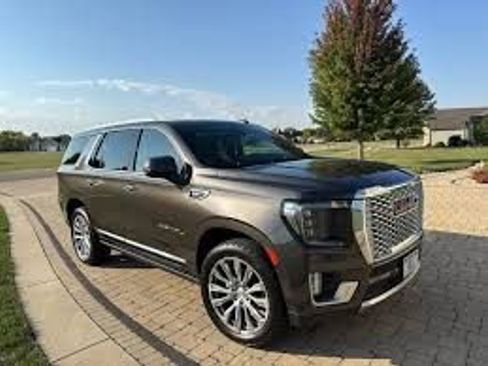 Used 2021 GMC Yukon Denali w/ Denali Premium Package image 1