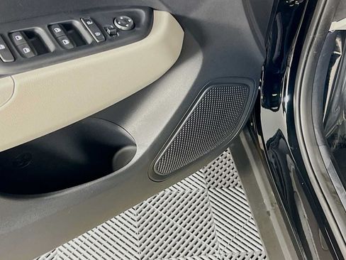 Certified 2026 Hyundai Venue SEL FWD image 19