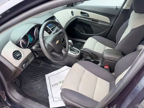 Used 2015 Chevrolet Cruze LS image 4