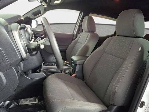 Used 2019 Toyota Tacoma TRD Sport image 16