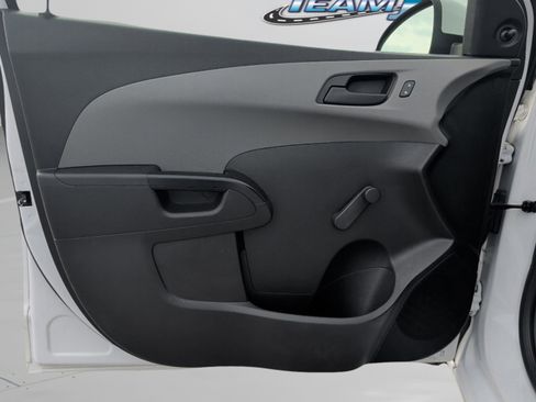 Used 2020 Chevrolet Sonic LT image 22