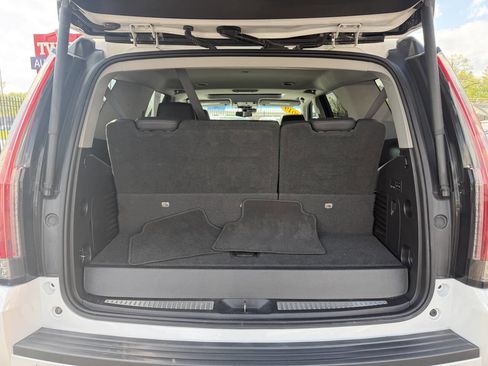 Used 2019 Cadillac Escalade Luxury AWD/4WD image 8