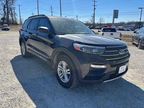 Used 2020 Ford Explorer XLT w/ Equipment Group 202A image 7