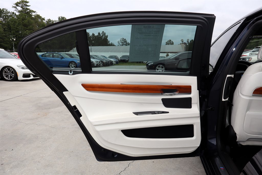 Used 2015 BMW 750Li RWD image 39