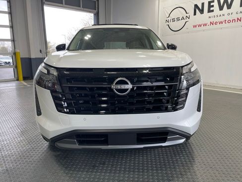 New 2026 Nissan Pathfinder Platinum image 3