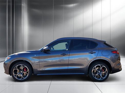 Used 2022 Alfa Romeo Stelvio Ti image 28