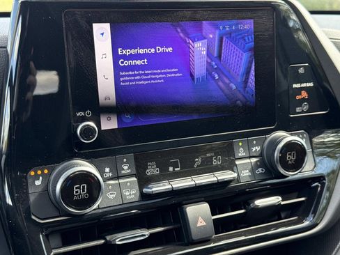 Used 2023 Toyota Highlander XLE image 10