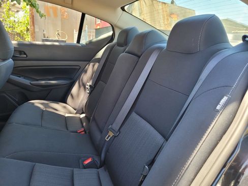 Used 2025 Nissan Altima 2.5 SV FWD image 14