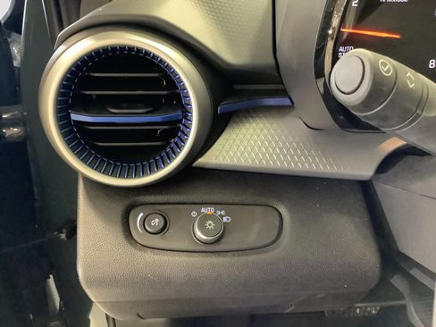 Used 2025 Chevrolet Trax LS w/ LS Convenience Package FWD image 18