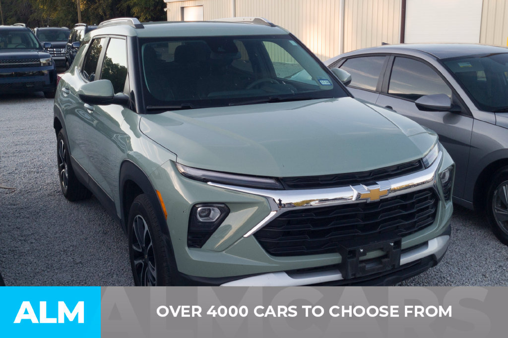 Used 2025 Chevrolet TrailBlazer LT FWD image 2