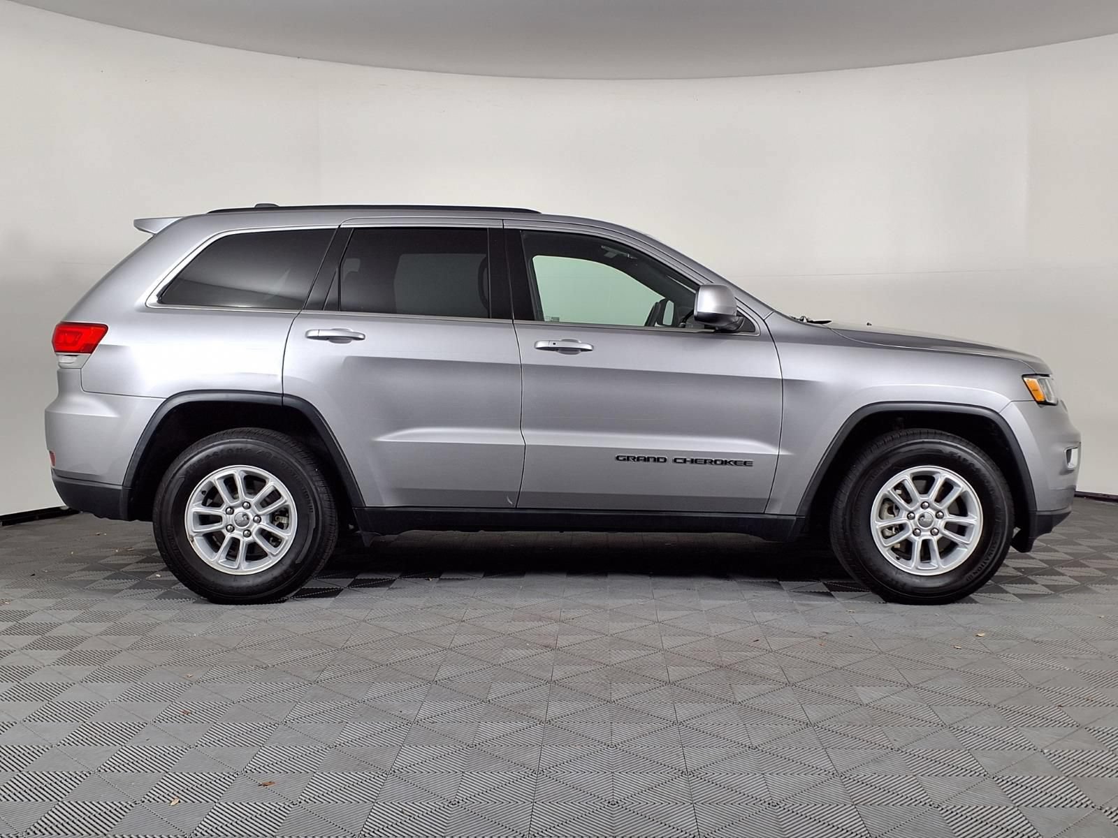 Used 2018 Jeep Grand Cherokee Laredo RWD image 29
