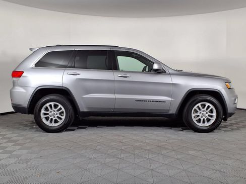 Used 2018 Jeep Grand Cherokee Laredo RWD image 29