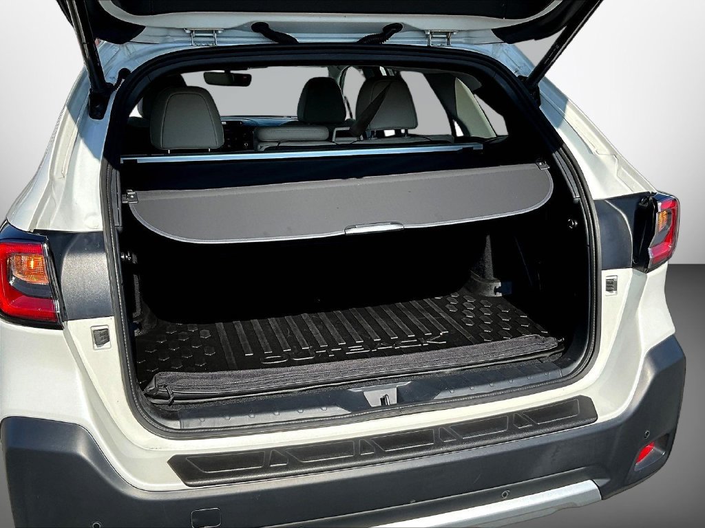 Used 2025 Subaru Outback Limited AWD/4WD image 7