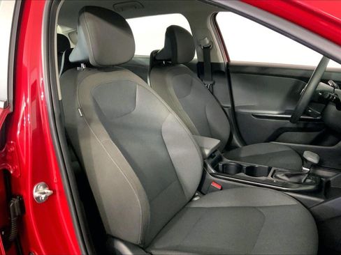 Used 2025 Kia K4 LXS image 7