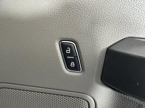 Used 2018 Ford F150 XLT w/ Equipment Group 302A Luxury AWD/4WD image 44