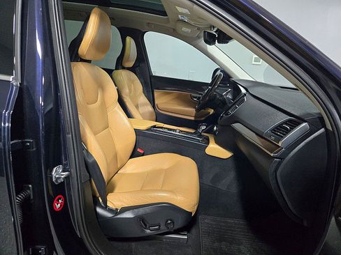 Used 2016 Volvo XC90 T6 Momentum w/ Momentum Plus Package image 14