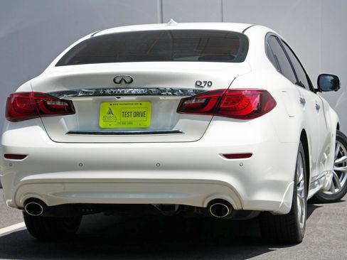 Used 2019 INFINITI Q70 Luxe RWD image 4