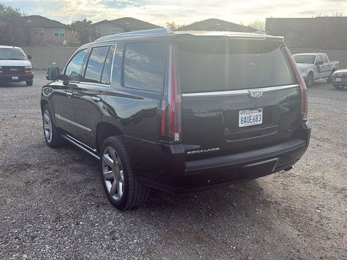 Used 2017 Cadillac Escalade Premium Luxury image 9