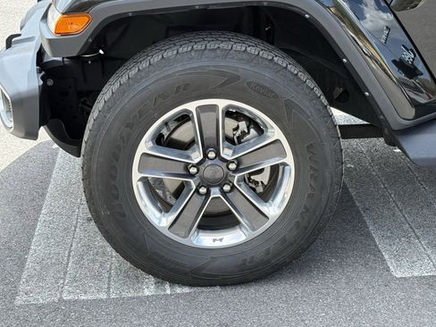Used 2022 Jeep Wrangler Unlimited Sahara w/ Cold Weather Group AWD/4WD image 9