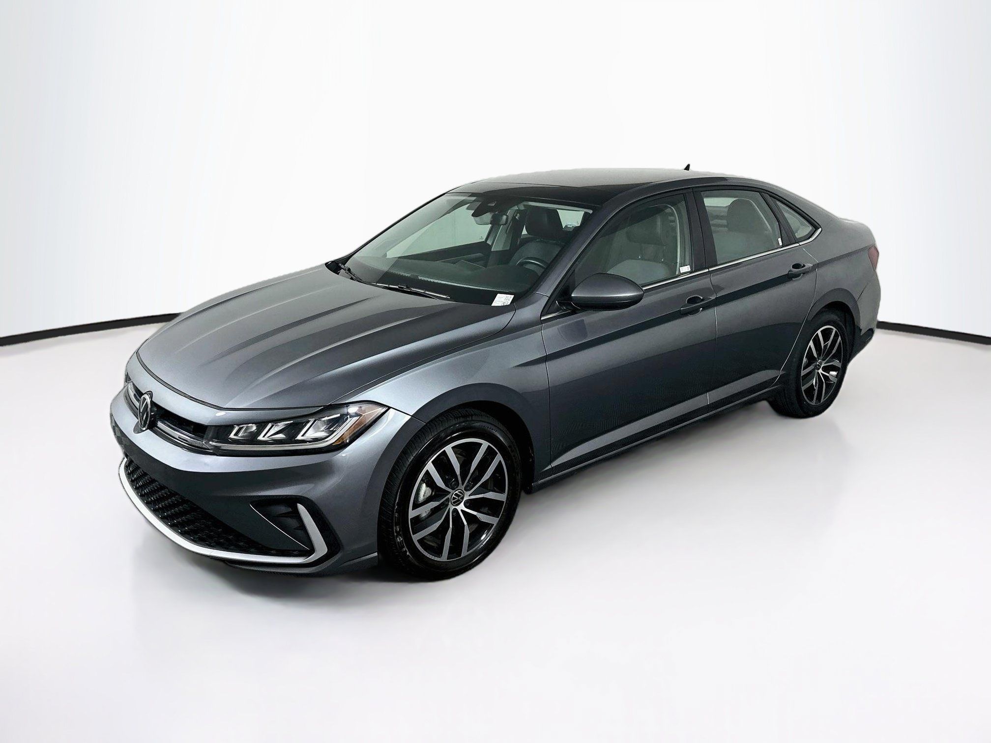 Used 2025 Volkswagen Jetta SE FWD image 3