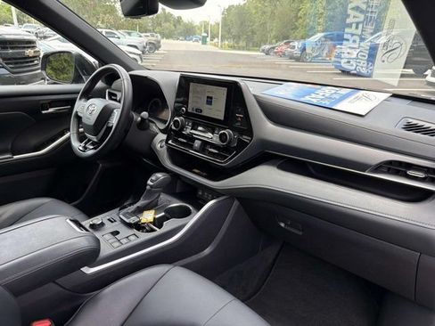 Certified 2025 Toyota Highlander XSE AWD/4WD image 18