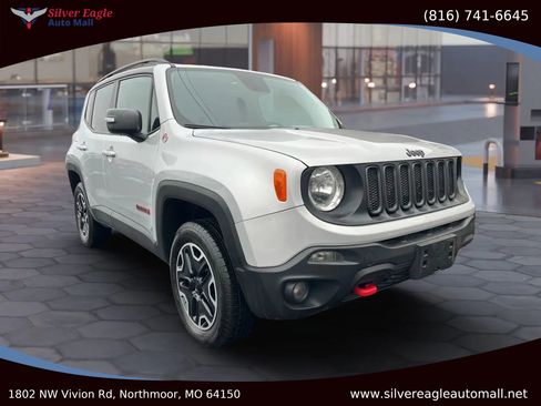 Used 2017 Jeep Renegade Trailhawk w/ Cold Weather Group II image 2