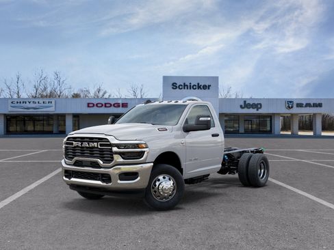 New 2026 RAM 3500 Big Horn AWD/4WD image 16