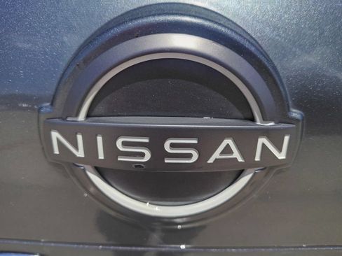 Used 2023 Nissan Rogue SV FWD image 9