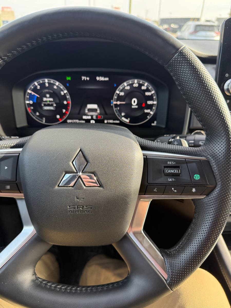 Used 2024 Mitsubishi Outlander SEL AWD/4WD image 17
