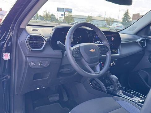 Used 2025 Chevrolet TrailBlazer LT AWD/4WD image 13