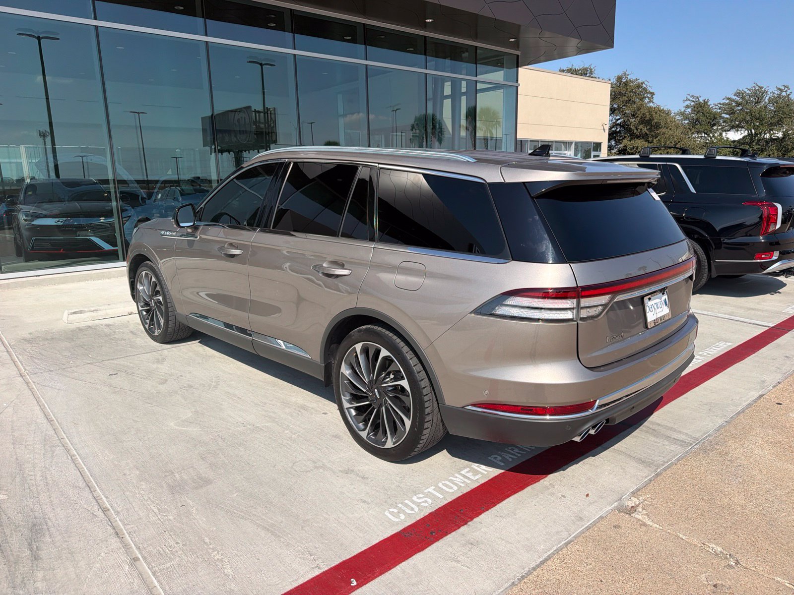Used 2021 Lincoln Aviator Reserve w/ Equipment Group 201A RWD image 8