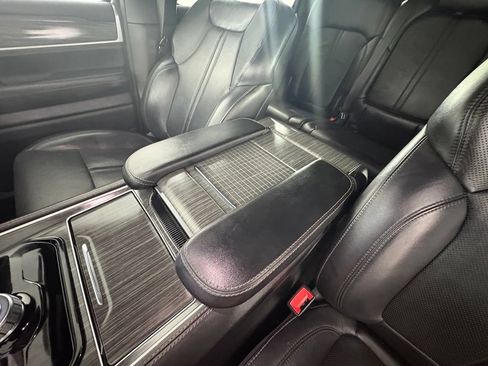 Used 2023 Jeep Wagoneer L Series II RWD image 32