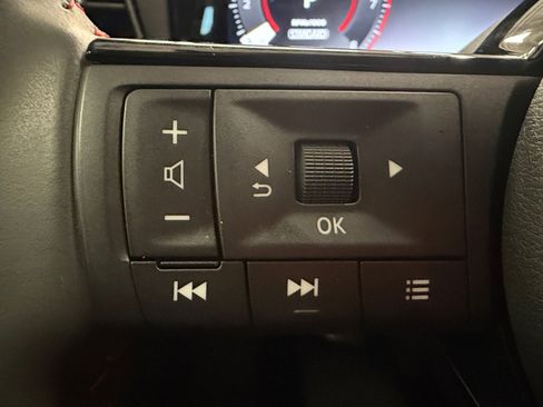 Used 2025 Nissan Kicks SR image 17