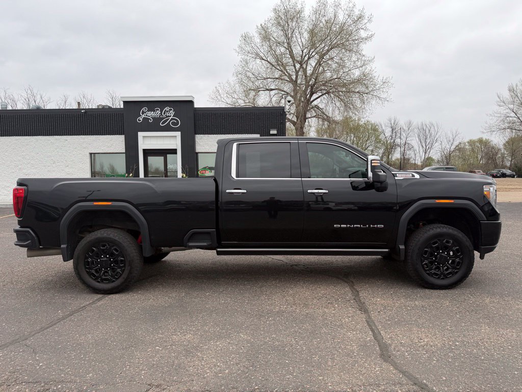 Used 2022 GMC Sierra 2500 Denali w/ Denali Black Diamond Edition AWD/4WD image 3
