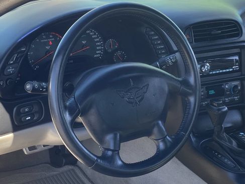 Used 2001 Chevrolet Corvette Convertible w/ Preferred Equipment Group2 RWD image 21