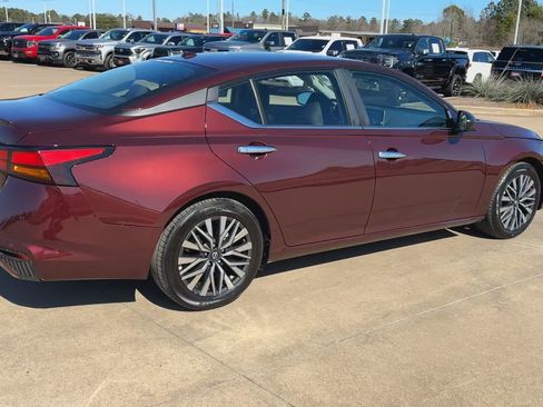 Used 2025 Nissan Altima 2.5 SV image 8