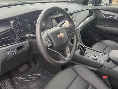Used 2025 Cadillac XT6 Luxury image 12